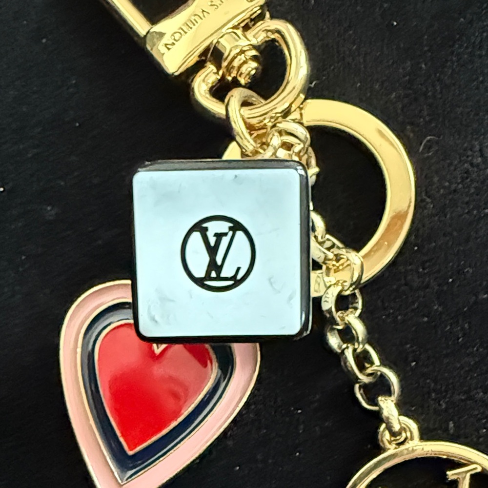 Louis Vuitton Gold and Red Heart Key Holder - Picture 4 of 7